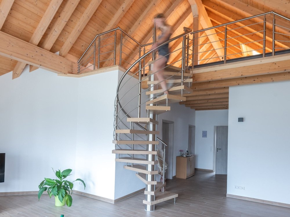 kenngott-rohrer-holztreppen-spindeltreppe-04